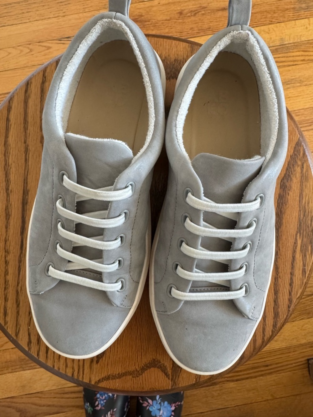 Abeo Women's Light Gray Leather Sneakers